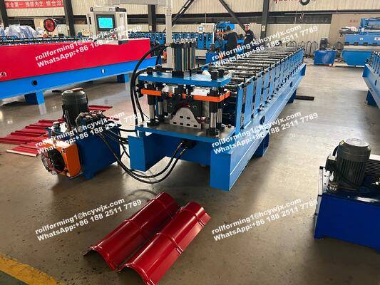 Aangepaste automatische nokvorst rolvormmachine met 5,5 kW hoofdmotorvermogen en PLC-besturing voor platen met een dikte van 0,3-0,6 mm