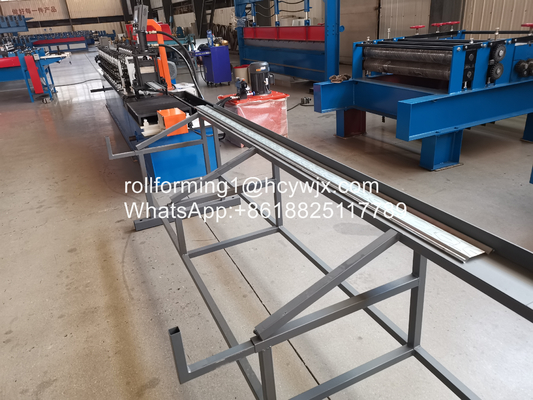 Machine voor het vormen van rolluiken met een snelle sluiter met een snijblad van materiaal van Cr12