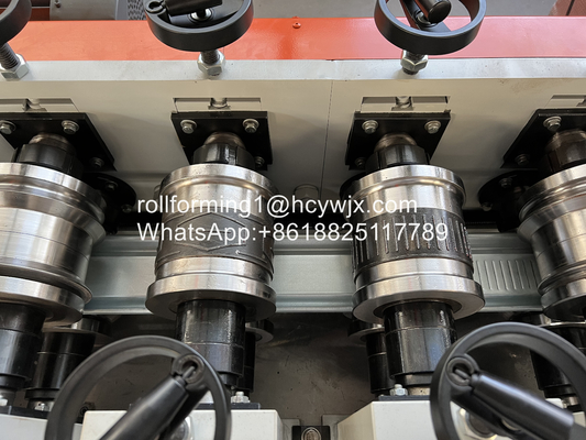 Aanpasbare voedingsbreedte sluiter deur rolvormende machine voor dikte 0,8-1,2 mm