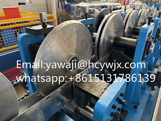 Hydraulisch snijden gegalvaniseerd staal OMEGA Purlin Roll Forming Machine Met CE
