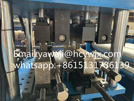 Hydraulisch snijden gegalvaniseerd staal OMEGA Purlin Roll Forming Machine Met CE