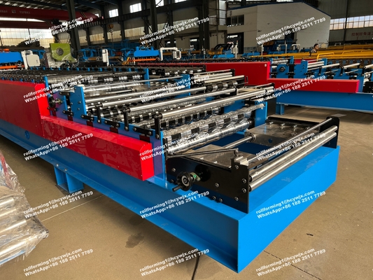 18 het vormen van Broodje die van de Posten het Dubbele Laag Machine voor de Muurcomités van het Metaaldak vormen