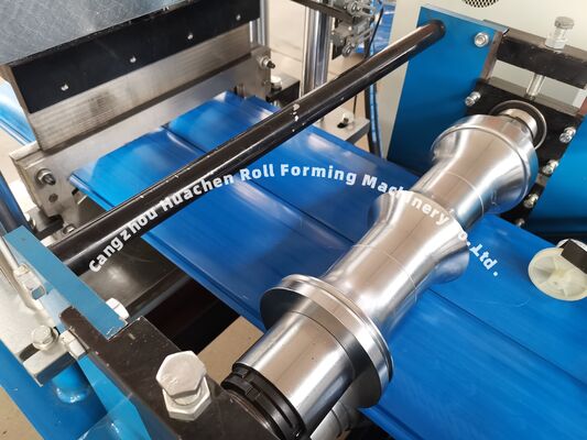 Machine voor het vormen van koude rollen van stalen daken
