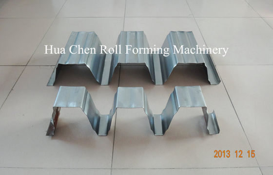 1.2mm Dikte 28T Gewicht Metal Deck Roll Forming Machine met 1 jaar garantie voor de productie van vloerdek