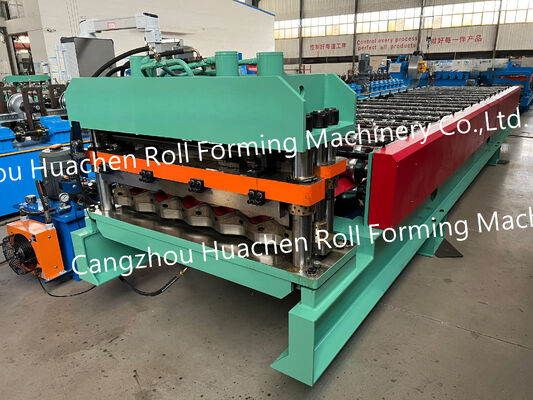 Rolvormende machine voor het vormen van dakprofielen van golvende staalplaten