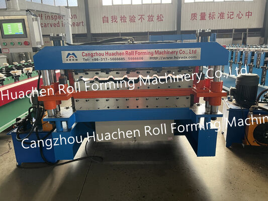 Machine voor het maken van dakplaten van metalen of staal