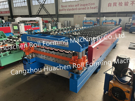 Machine voor het maken van dakplaten van metalen of staal