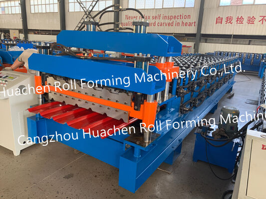Machine voor het rollen van metalen platen met een dubbele laag voor dakbedekking en bekleding