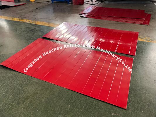Machine voor het maken van dakplaten van metalen of staal