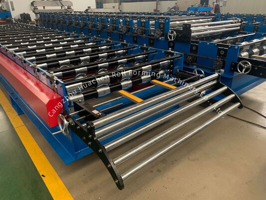 Machines voor het vormen van platen van dakpanelen en wandpanelen