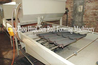 Steen Met een laag bedekt de Tegelbroodje die van het Metaalkruisbeeld Productielijn Hoge Capaciteit vormen