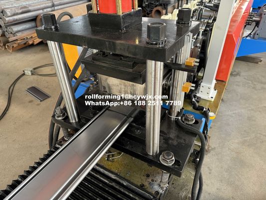 6.5mx1mx1.4m Roller Door Roll Forming Machine voor aangepaste profielen en variërende breedte